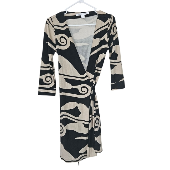 DVF Diane Von Furstenberg JULIAN TWO Silk Wrap Dress Cloud Dream Nude Size 4 - Picture 2 of 8